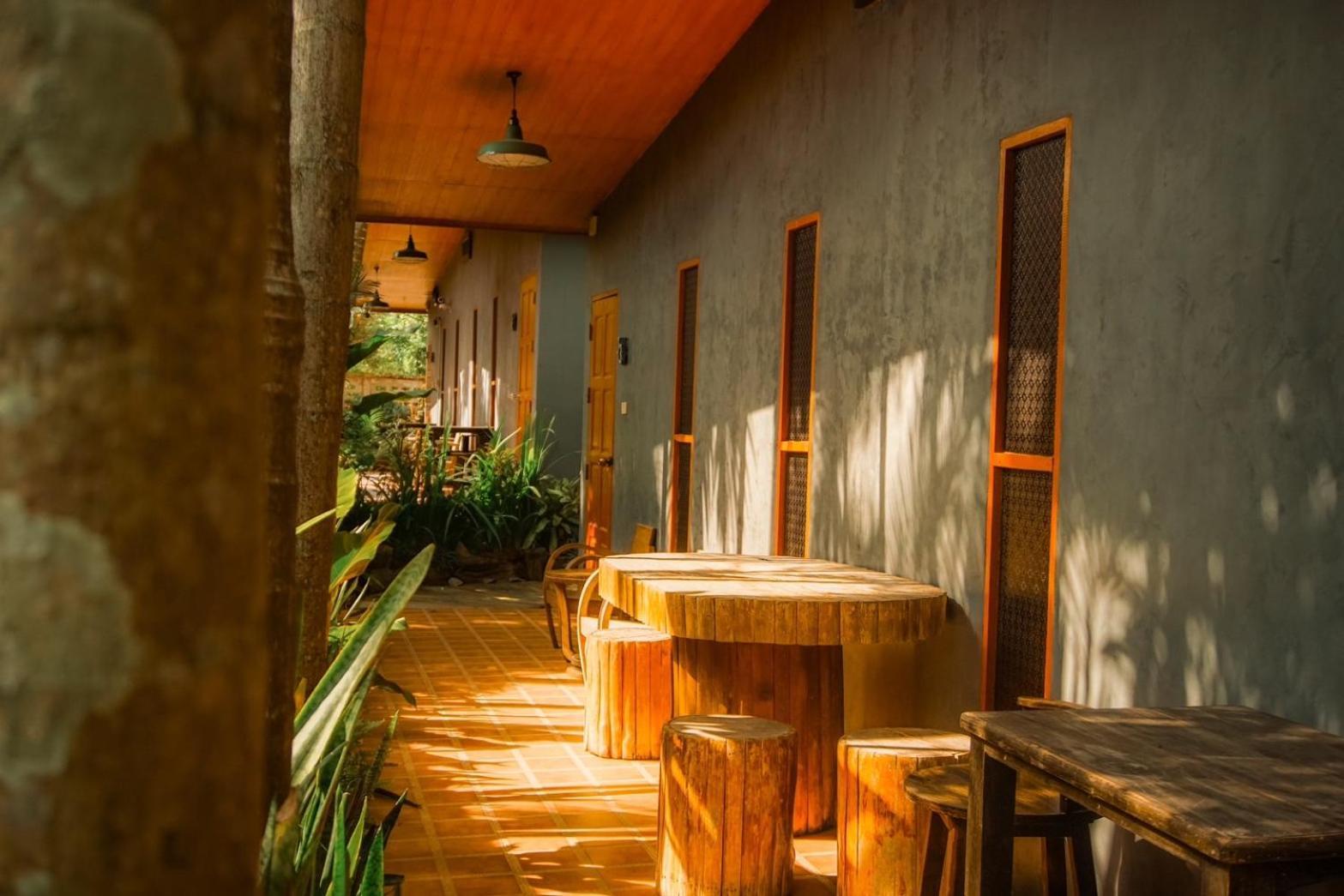 Huen San Fang hotel โรงแรมเฮือนแสนฝาง Buitenkant foto